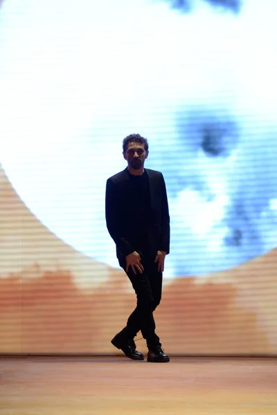 Look 37